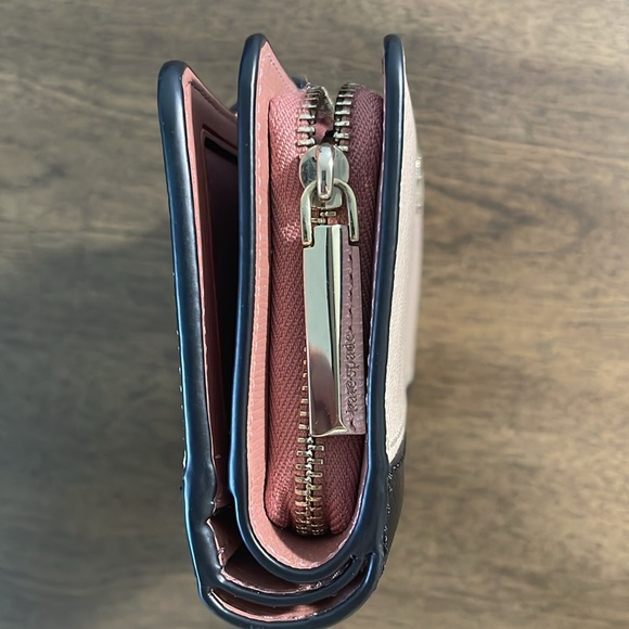 kate spade medium wallet - Picture 4 of 10